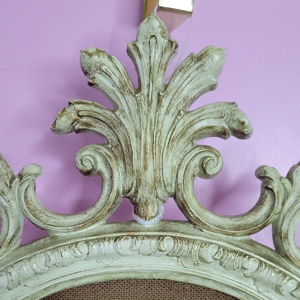 Elegant Vintage-Style Oval Wall Mirror